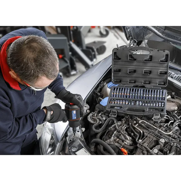 AK21901_ACT_IN_ENGINE_BAY_DFC0911618