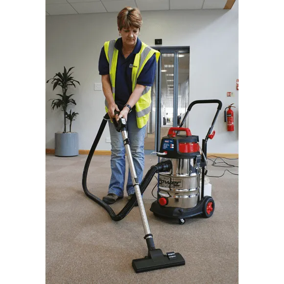 VMA915_ACT_CLEANING_CARPET_DRY_DFC1401597